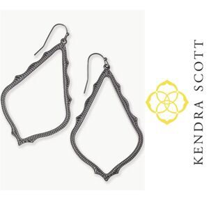 NWOT Kendra Scott Sophee Drop Earrings in Gunmetal Plated